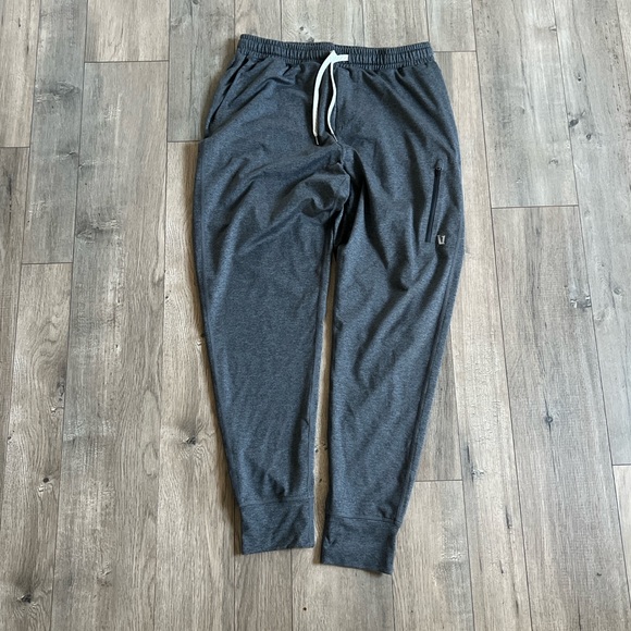 Vuori Other - VUORIE Gray Jogger Sweatpants Size Medium